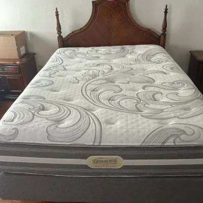 CN116 Vintage Wooden Headboard And Bedframe