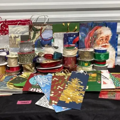 CN184 Christmas Ribbons And Bags