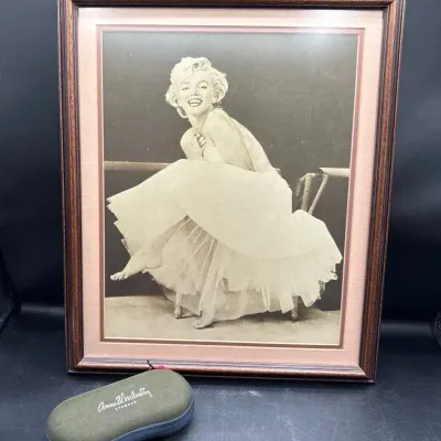 CN137 Framed Marilyn Monroe Print 