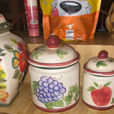 Sale Photo Thumbnail #11: Tons of pristine condition, home decor items.