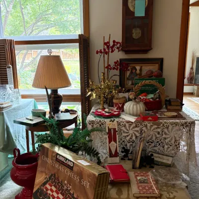 Sale Photo Thumbnail #5: Holiday