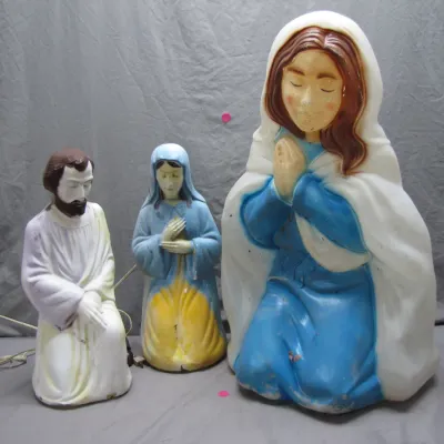 Sale Photo Thumbnail #202: Vintage plastic nativity scene blow mold figures depicting Mary and Joseph, showing light surface wear and paint loss.