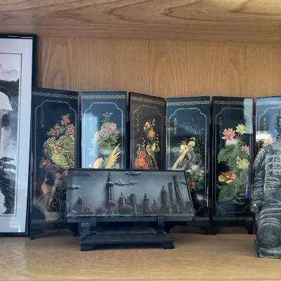 Sale Photo Thumbnail #45: Assorted collectibles from around the world