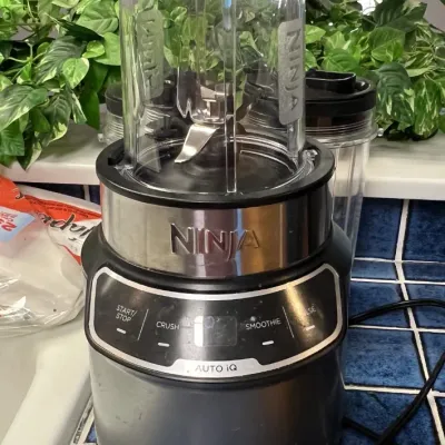 Sale Photo Thumbnail #23: Ninja Auto-iQ single-serve blender 