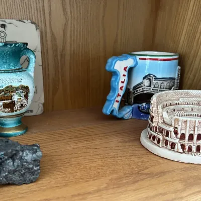 Sale Photo Thumbnail #49: Assorted home decor