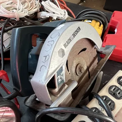 Sale Photo Thumbnail #22: Black & Decker 2 1/3 HP corded circular saw 