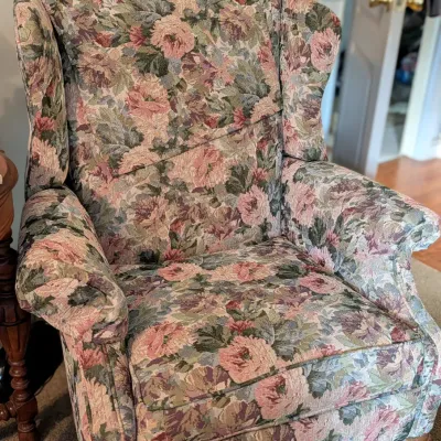 Sale Photo Thumbnail #28: Floral recliners (2)
