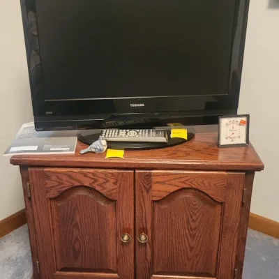 Sale Photo Thumbnail #49: Small two door Cabinet and Toshiba TV 