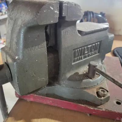 Sale Photo Thumbnail #101: Wilton Vise 1644