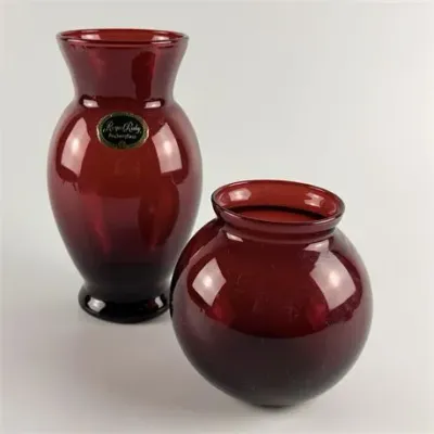 Lot 032   
Two Pieces Vintage Anchor Hocking Ruby Glass