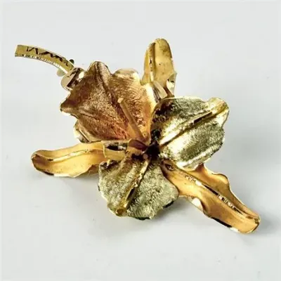 Lot 164   
18K Yellow Gold Iris Brooch