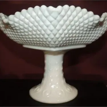 Lot 024   0 Bid(s)
VTG Milk glass Pedestal serving bowl