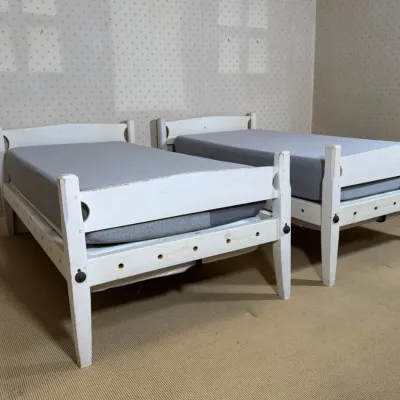 Pair Of Painted Cream Wood TWIN Beds With Boxsprings & Casper Element Mattresses