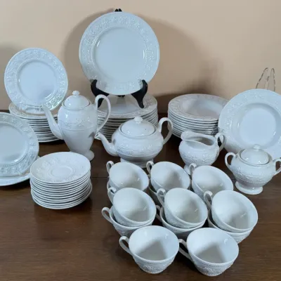 Large Assortment Of White Earthenware Wedgwood Home - Festivity Pattern