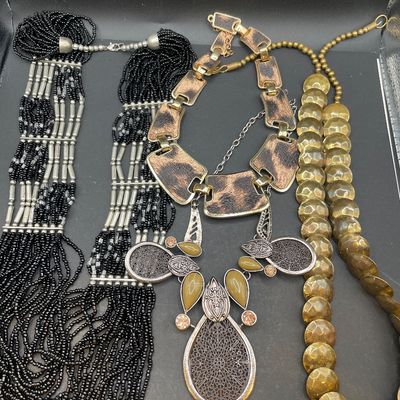 Sale Photo Thumbnail #52: Necklqces