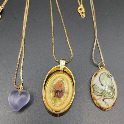 Sale Photo Thumbnail #150: Gold tone necklaces with pendants