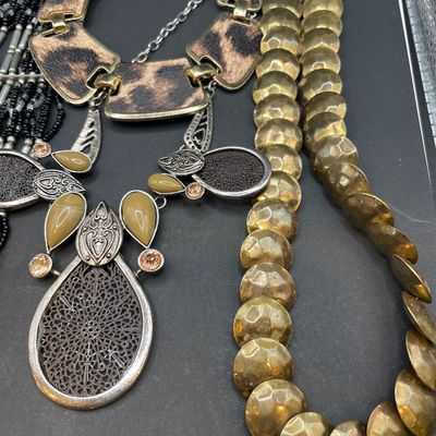 Sale Photo Thumbnail #54: Necklqces