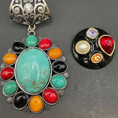Sale Photo Thumbnail #100: Brooch and scarf bail