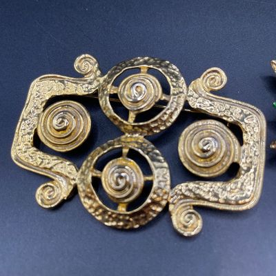 Sale Photo Thumbnail #125: Brooches