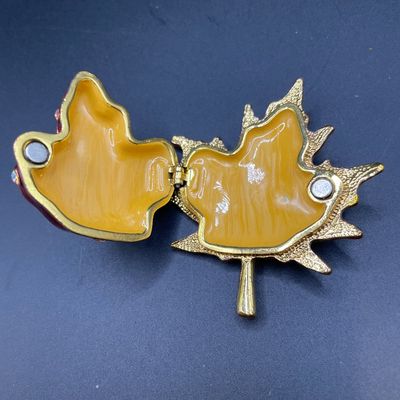 Sale Photo Thumbnail #167: Leaf trinket box