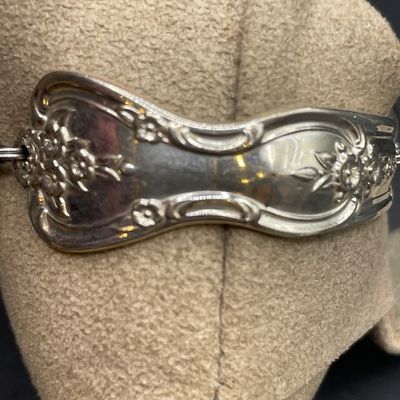 Sale Photo Thumbnail #213: Magnetic clasp with chain