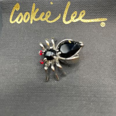 Sale Photo Thumbnail #127: Brooches