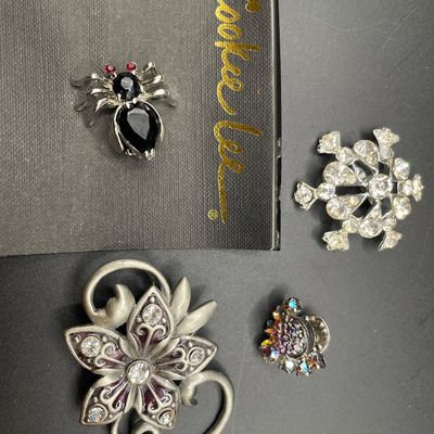 Sale Photo Thumbnail #126: Brooches