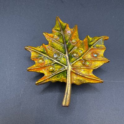 Sale Photo Thumbnail #165: Leaf trinket box