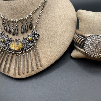 Sale Photo Thumbnail #156: Misc jewelry
