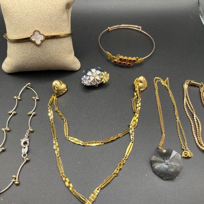 Sale Photo Thumbnail #218: Misc jewelry