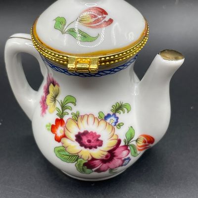 Sale Photo Thumbnail #246: Trinket teapot
