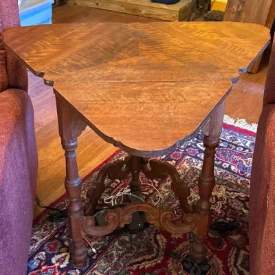 Vintage Drop-Leaf Gateleg Accent Table – Figured Wood Top & Ornate Carved Base
