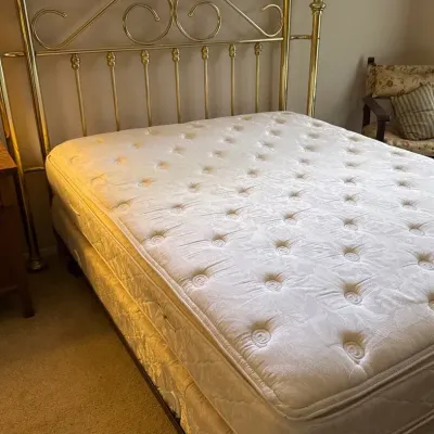 Vintage Brass-Finish Metal Bed Frame with Ornate Scrollwork Headboard & Ball Finials