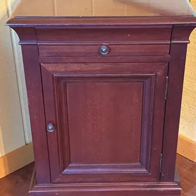 Ethan Allen Cherry Finish Wood Nightstand / End Table with Drawer & Cabinet Storage