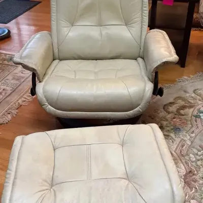 Cream Leather Swivel Recliner Lounge Chair with Matching Ottoman – Tufted Upholstery
