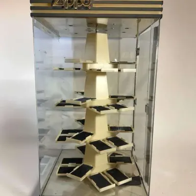 VINTAGE ZIPPO LIGHTER SHOWCASE 
