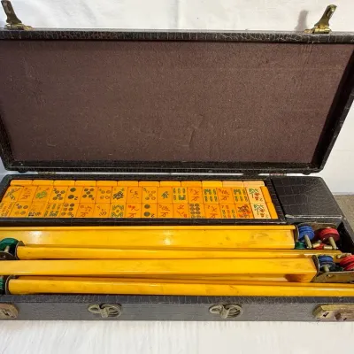 Vintage Chinese Bakelite Mahjong Set With Case