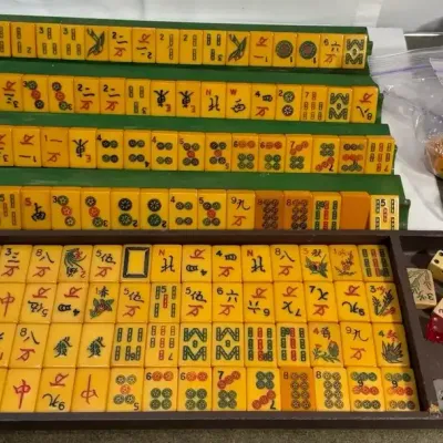 Vintage Chinese Bakelite Mahjong Set