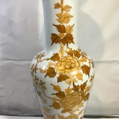 Vintage white porcelain vase table lamp