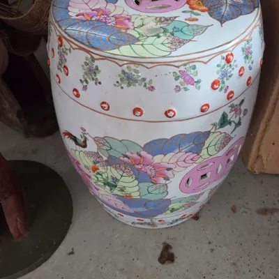 Chinese Porcelain tobacco leaf garden seat