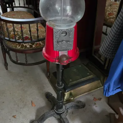 Sale Photo Thumbnail #84: Bubble gum machine