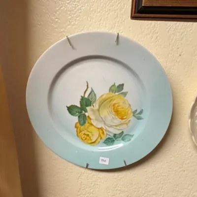 Sale Photo Thumbnail #92: Collection of assorted decorative collector plates