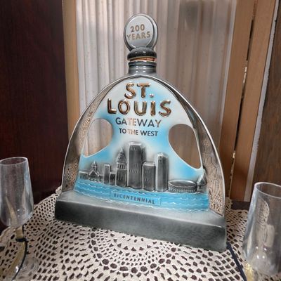 Sale Photo Thumbnail #243: Vintage Jim Beam St. Louis Gateway Arch Bicentennial Decanter