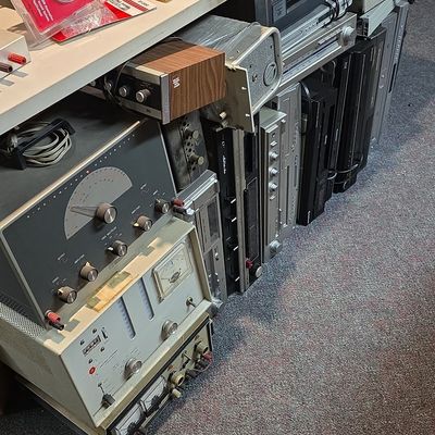 Sale Photo Thumbnail #130: Vintage Heathkit IG-82 Sine-Square Generator