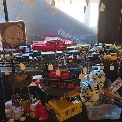 Sale Photo Thumbnail #123: Collection of Vintage-Style Die-Cast and Tin Toy Vehicles