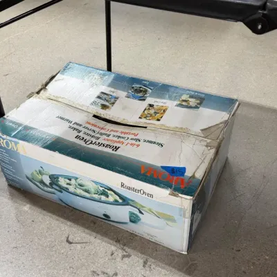 Aroma 6-in-1 18-quart RoasterOven in original retail box.