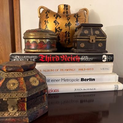 Sale Photo Thumbnail #97: There is a huge selection of Beautiful items in this Online sale.  You are bidding on all items in the photo unless stated otherwise.  Purchases are charged at the close of the auction. Shipping, when available, is only to addresses entered in estatesales
