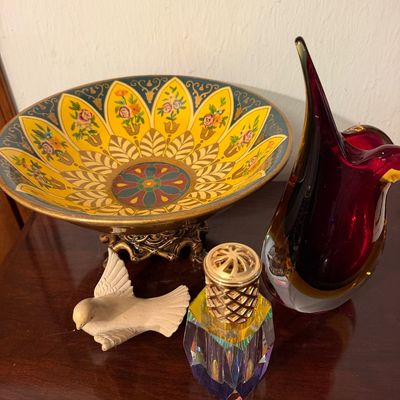 Sale Photo Thumbnail #114: There is a huge selection of Beautiful items in this Online sale.  You are bidding on all items in the photo unless stated otherwise.  Purchases are charged at the close of the auction. Shipping, when available, is only to addresses entered in estatesales
