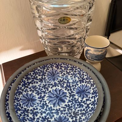 Sale Photo Thumbnail #7: There is a huge selection of Beautiful items in this Online sale.  You are bidding on all items in the photo unless stated otherwise.  Purchases are charged at the close of the auction. Shipping, when available, is only to addresses entered in estatesales