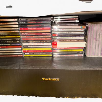 Sale Photo Thumbnail #85: There is a huge selection of Beautiful items in this Online sale.  You are bidding on all items in the photo unless stated otherwise.  Purchases are charged at the close of the auction. Shipping, when available, is only to addresses entered in estatesales